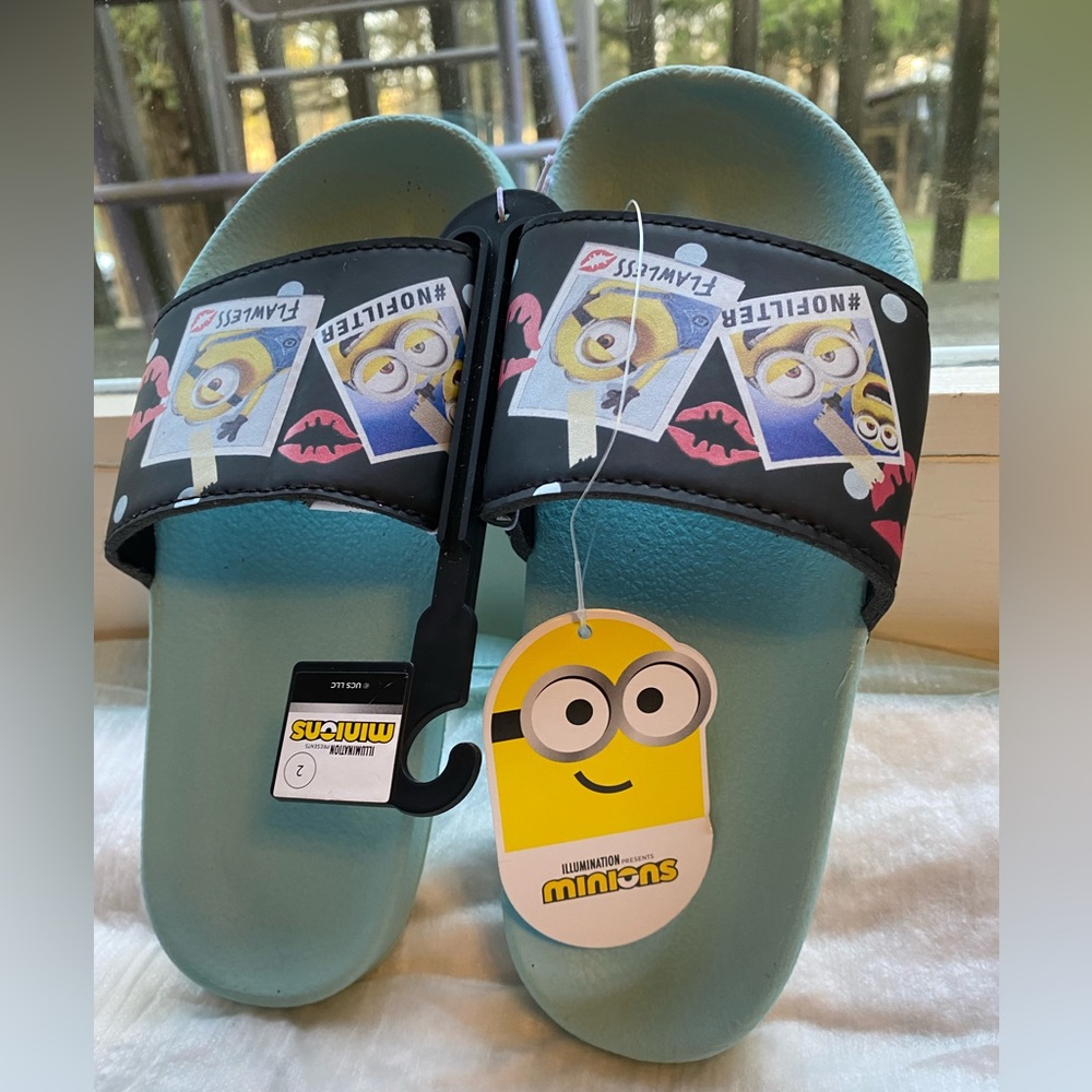 MINIONS SLIDES SANDALS - Picture 15 of 15